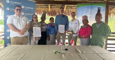 EMBAJADA DE EE.UU. OTORGA “PREMIO BICENTENARIO” A OCHO SUR POR IMPULSAR BECAS EN LA AMAZONÍA