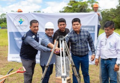 RENÉ CHÁVEZ COLOCÓ PRIMERA PIEDRA DE COLEGIO EN TRUENO COCHA