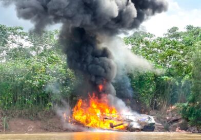 DESTRUYEN 5 BALSAS DRAGA EN RÍO AGUAYTÍA