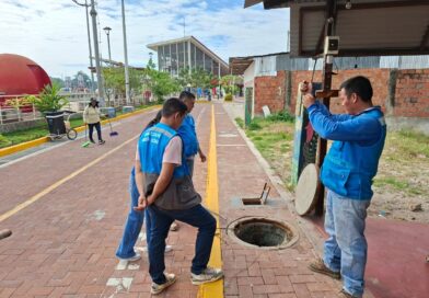 LIMPIAN BUZONES COLAPSADOS EN BULEVAR YARINACOCHA