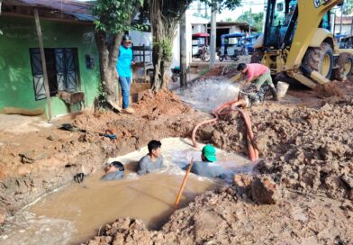 ROTURA DE TUBERÍA  DEJA A VECINOS DE  MANANTAY SIN AGUA