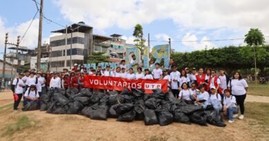 VOLUNTARIOS DE UTP PUCALLPA LIDERAN JORNADA DE LIMPIEZA EN LA RIBERA DEL RÍO UCAYALI VOLUNTARIOS DE UTP PUCALLPA LIDERAN JORNADA DE LIMPIEZA EN LA RIBERA DEL RÍO UCAYALI