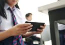 MINEDU RESTRINGE  USO DE CELULARES  EN LOS COLEGIOS