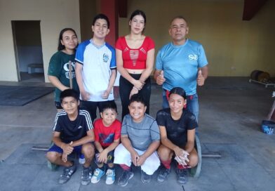 HALTEROFILISTAS ENTRENAN EN MALAS CONDICIONES HALTEROFILISTAS ENTRENAN EN MALAS CONDICIONES